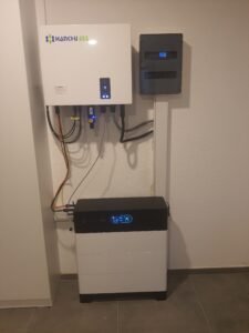 Hybrid inverter and lithium battery system (Hanchu ESS), enabling energy storage, backup operation, and intelligent energy management.